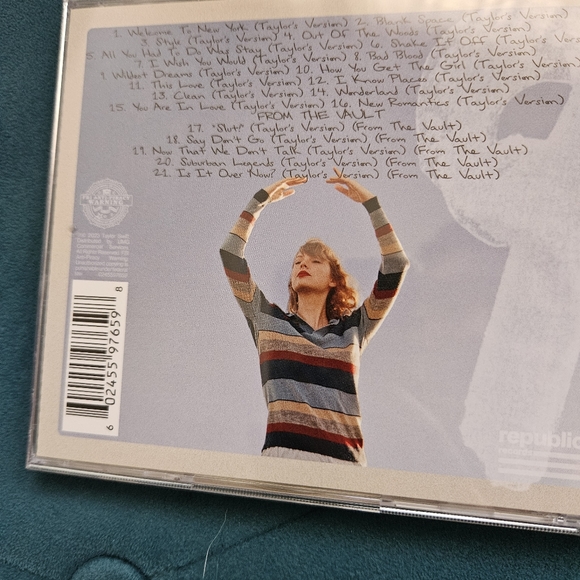 Taylor Swift Yellow Edition CD - Picture 2 of 4